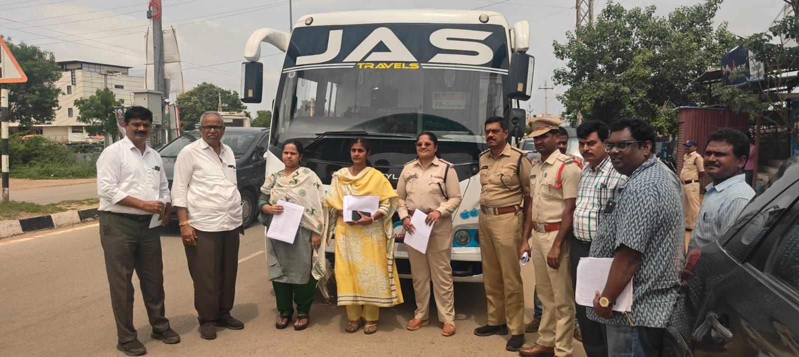​ప్రమాదాలు జరిగే ప్రదేశాలను పరిశీలించిన అధికారులు