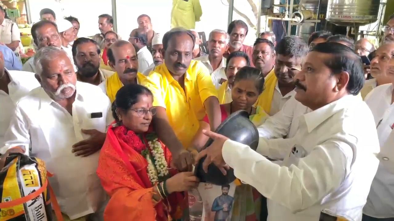 రైతు బజార్‌లో సబ్సిడీ సన్న బియ్యం పంపిణీ ప్రారంభం